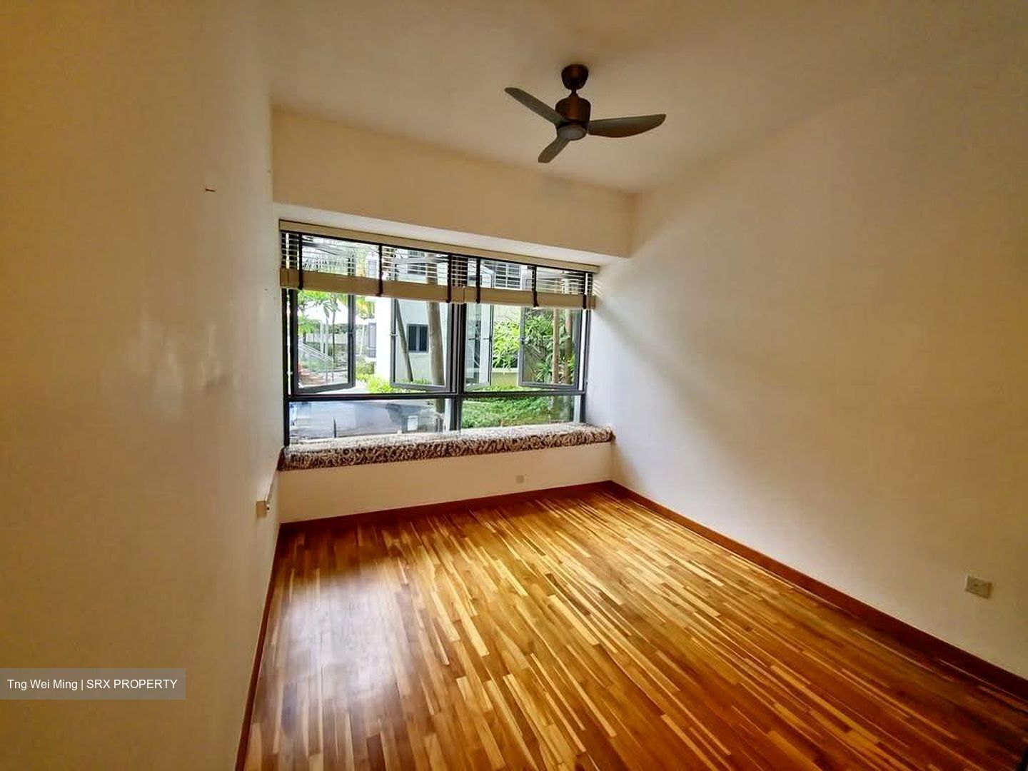 Waterfront Isle (D16), Condominium #637490681